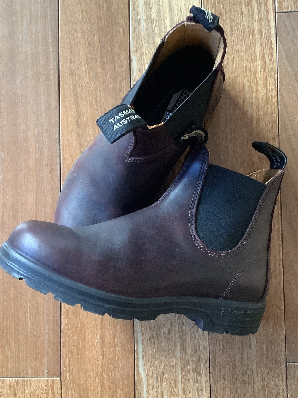 Blundstone Women’s Classic Chelsea Boot, Auburn (burgundy) style#2130, lined